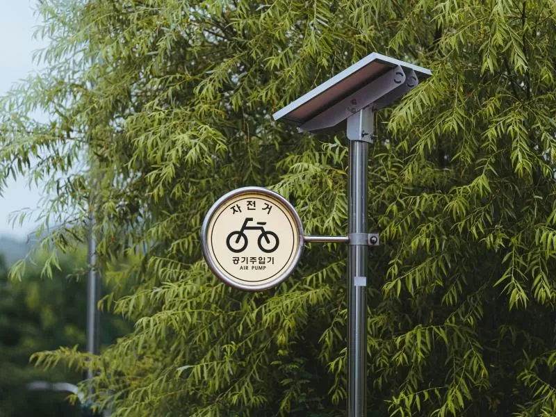 可持续骑手的环保自行车运动设备